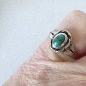 Elegant Silver and Green Stone Ring